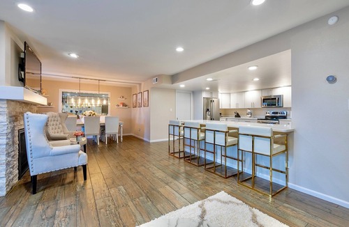South Scottsdale House | 🌴2 King Suites, Huge HEATED POOL& SPA, 8 MIN TO OLD TOWN,2 LIVING ROOMS, FIREPIT