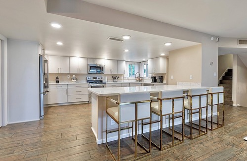 South Scottsdale House | 🌴2 King Suites, Huge HEATED POOL& SPA, 8 MIN TO OLD TOWN,2 LIVING ROOMS, FIREPIT