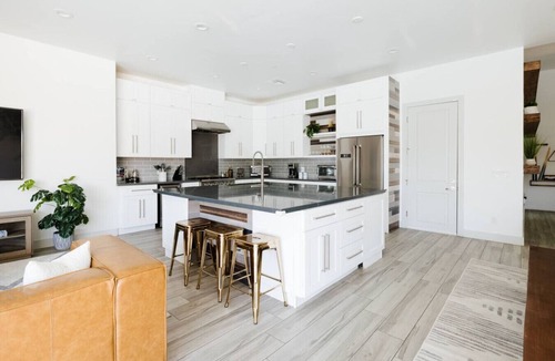 Cox Heights House | 2 Luxury Homes | 2 Pools | Sleeps 20 Near Old Town
