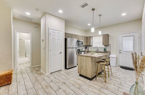 Pharr Apartment | 2 Mi to DHR Health: Commuter-Friendly Pharr Apt