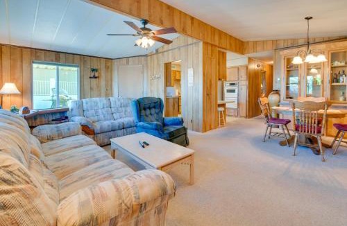 Desert Hills House | 2 Mi to Lake Havasu: Pet-Friendly Home w/Grill!