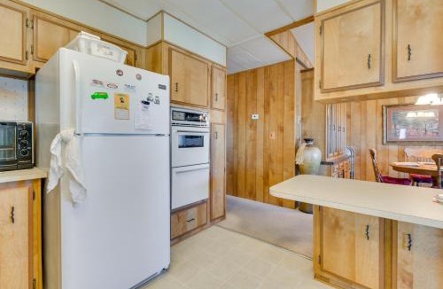 Desert Hills House | 2 Mi to Lake Havasu: Pet-Friendly Home w/Grill!