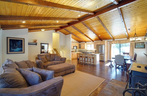 Fox Farm House | 2 Mi to Lake & Ski Slopes: Big Bear Cabin