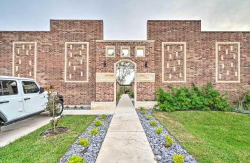 Edinburg Apartment | 2 Mi to UTRGV: Edinburg Apt in Quiet Neighborhood