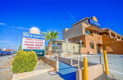 Hesperia Apartment | 2 Queen Beds|Non-Smoking