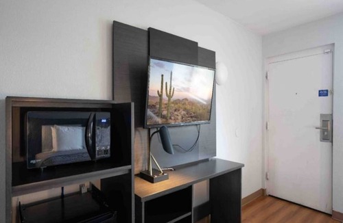 Chandler Apartment | 2 Queen Beds | Non-Smoking
