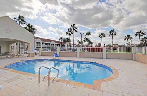 Edinburg Apartment | 2 Queen Beds| non-smoking