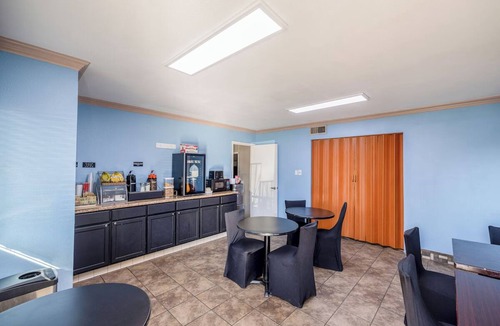 Barstow Hotel | 2 Queen Beds Quaint Stay Near Route 66 Museum - Perfect for Road Trip Stopovers
