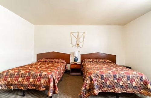 Brownsville Hotel | 2 Rooms for a Convenient Stay near Brownsville Museum & Historic District