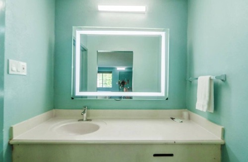 Harlingen Hotel | 2 Rooms for Harlingen Road Trippers w/Free Parking | Near Cinemark Harlingen