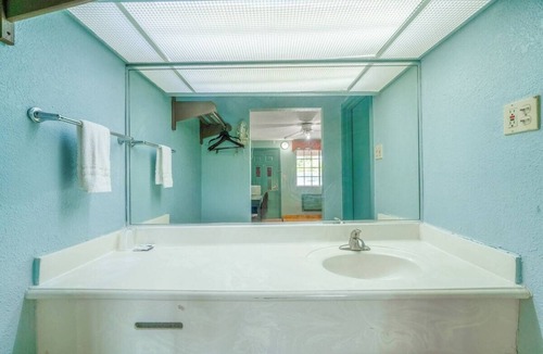 Harlingen Hotel | 2 Rooms Perfect For Families Traveling in Harlingen - Pets Allowed