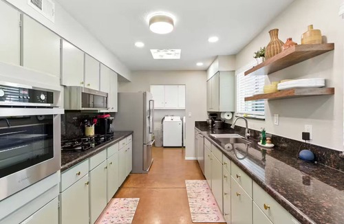 Melrose Paradise House | 2 Side by Side Homes - 6BR 15ppl