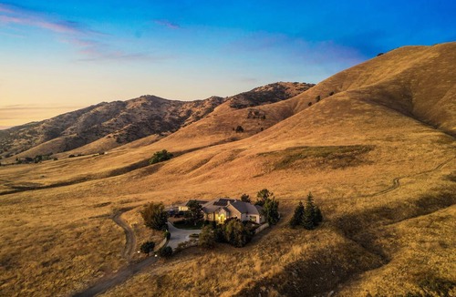 Bear Valley Springs House | 200-acre vineyard estate: swim spa, theater & game room