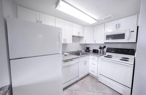 New Papago Parkway Apartment | 240 Relaxing Scottsdale Stay – Pet-Friendly, Park Views & Putting Green