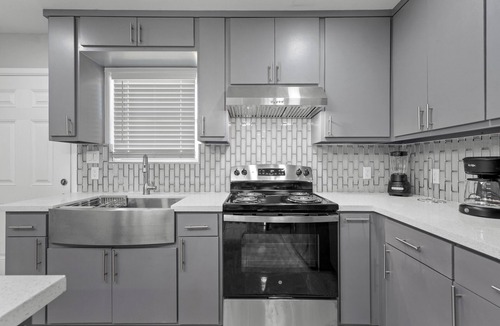 Brownsville Apartment | 2B/1B apartment B in wonderful Brownsville with AC