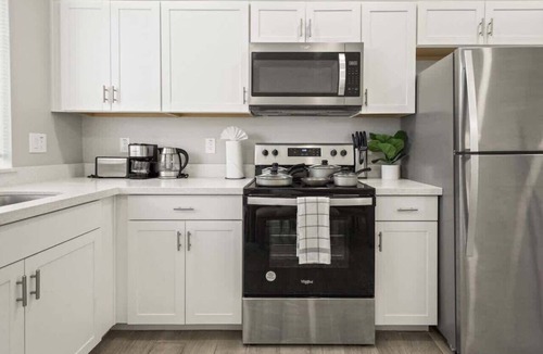 Glendale Apartment | 2B2B Free Parking & Premium Beds