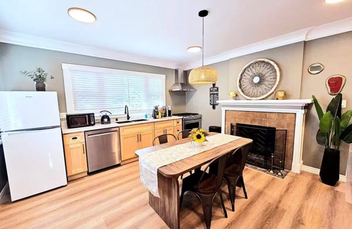 Mid Central Apartment | 2bedroom 2bathroom in Old Town Pasadena Steps to Caltech, PCC Close to Rose Bowl