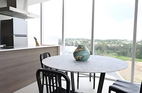 Financial District House | 2BR apt | Pool, gym & balcony near Colomos