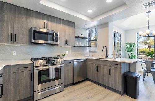 Kierland Apartment | 2BR CozySuites at Kierland Commons with pool #08