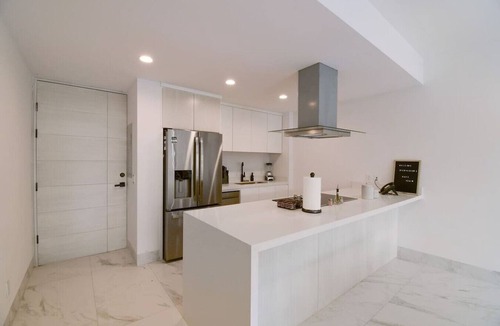 El Tezal Apartment | 2BR Gem: City & Beach