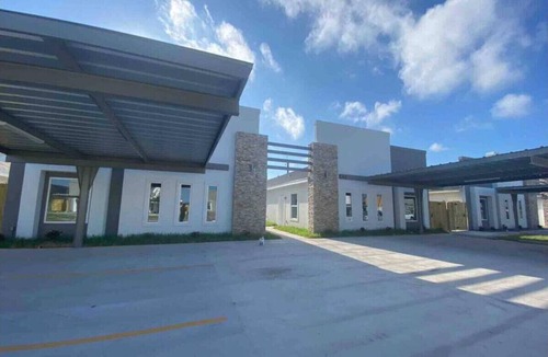 Alamo Apartment | 2BR Luxe Home Near Downtown Pharr