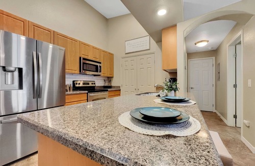 Parkwood Ranch Condo | 2BR Mesa Condo w Pool, Hot Tub, Wi-Fi, and Parking