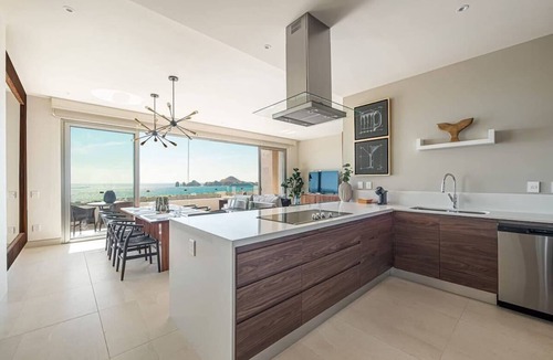 El Tezal Apartment | 2BR Penthouse with Private Rooftop & Seaview & Pool