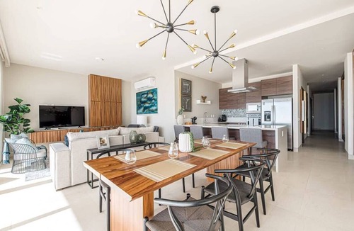El Tezal Apartment | 2BR Penthouse with Private Rooftop & Seaview & Pool