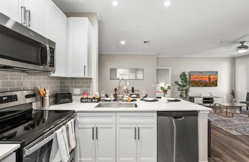 McDowell Mountain Apartments Apartment | 2BR Retreat near Thompson Peak Pkwy with Pool & BBQ