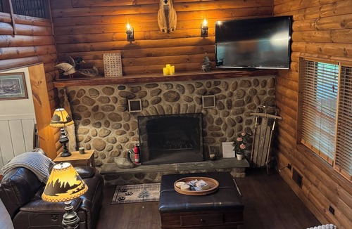 Town of Webb House | 3 Bedroom, 2 Bath Secluded Old Forge Log Cabin