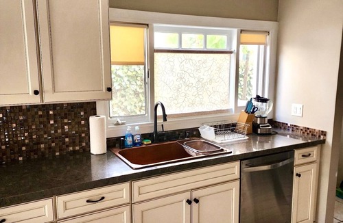 Mid-Wilshire House | 3-bedroom 3 bathroom house in awesome location - Los Angeles with AC, WiFi