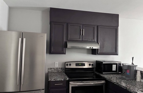 Alton Apartment | 3-bedroom apartment in fantastic Alton with AC and comfort Wifi Hot Water Apt3