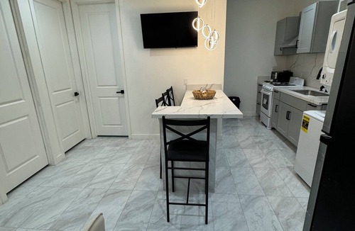 Maryvale House | 3-bedroom building in perfect Phoenix with cool AC