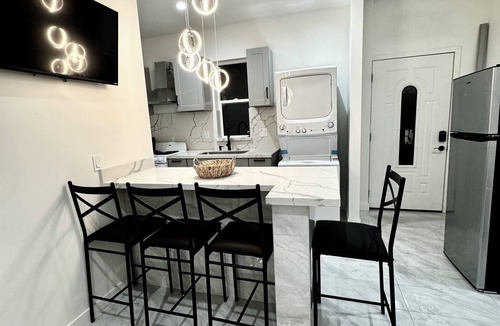 Maryvale House | 3-bedroom building in perfect Phoenix with cool AC