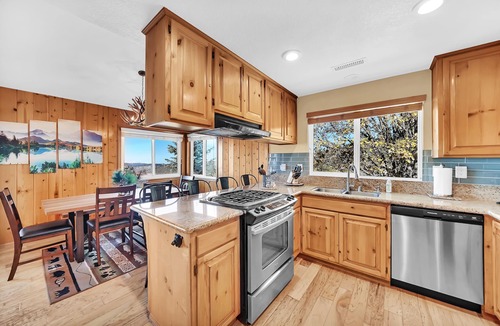 Running Springs Cabin | 3-bedroom cabin near Santa's Village-13 minutes from Snow Valley Mountain Resort