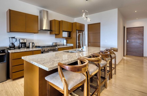 Cabo San Lucas Condo | 3-bedroom condo in charming Cabo San Lucas with AC, WiFi, fitness room