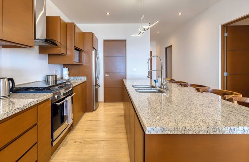 Cabo San Lucas Condo | 3-bedroom condo in charming Cabo San Lucas with AC, WiFi, fitness room