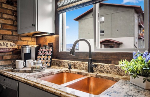 Somers House | 3 bedroom Exec Home at Best Western, Free Hot Breakfast, Pool near Flathead Lake