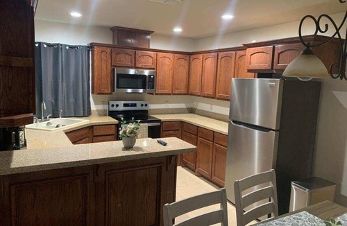 Edinburg House | 3-bedroom house in Edinburg with Wi-Fi & Cable. Enjoy your stay!
