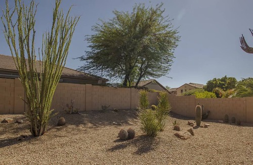 Tramonto House | 3-bedroom house + office in convenient area of North Phoenix.