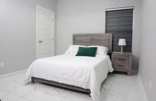 Alamo Apartment | 3 Bedroom located at 1200 Country Club