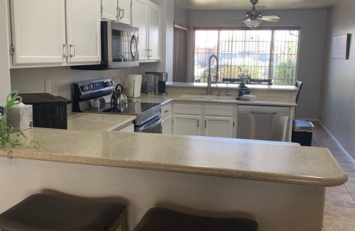 East Mesa House | 3 King Beds, Heated Pool!