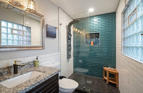 Coronado House | 3 KING beds, Open Concept, Shaded Lounge outside, Fenced Yard, Pet Friendly