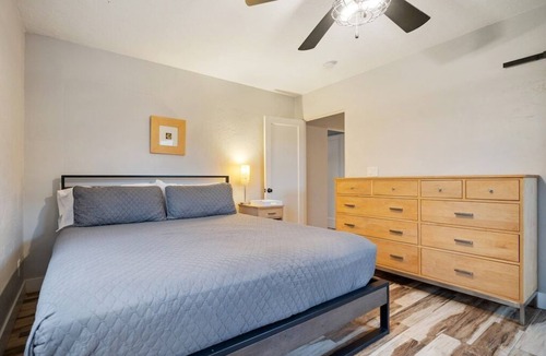 Coronado House | 3 KING beds, Open Concept, Shaded Lounge outside, Fenced Yard, Pet Friendly