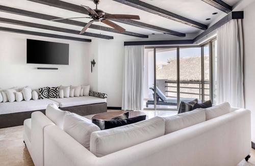 Zona Hotelera Hotel | 3 Lavish 3BR Grand Suites w/Ocean Views – Near Historic Misión San José