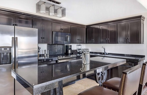 Zona Hotelera Hotel | 3 Lavish 3BR Grand Suites w/Ocean Views – Near Historic Misión San José