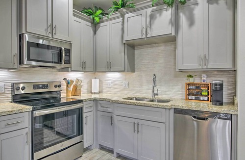 Edinburg Apartment | 3 Mi to Downtown: Relaxing Stay in Edinburg Apt!