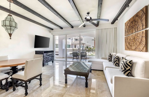 Zona Hotelera Hotel | 3 Stylish 2BR Deluxe Suites w/Kitchen w/Access to Tri-Level Infinity Pool