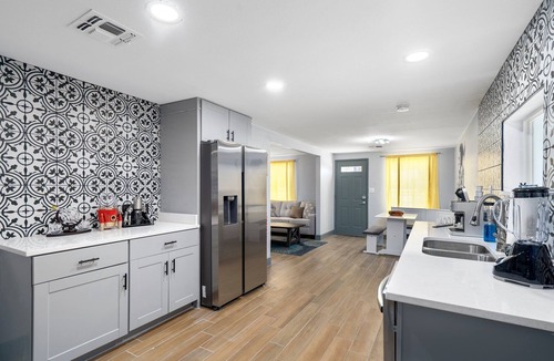 Camelback East House | 30+ Days, Dog Friendly, Playground, Covered Parking, Hot Tub, Huge Yard.