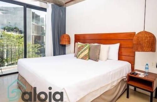 Venustiano Carranza Hostel | 305 - Unique suite with living room & balcony